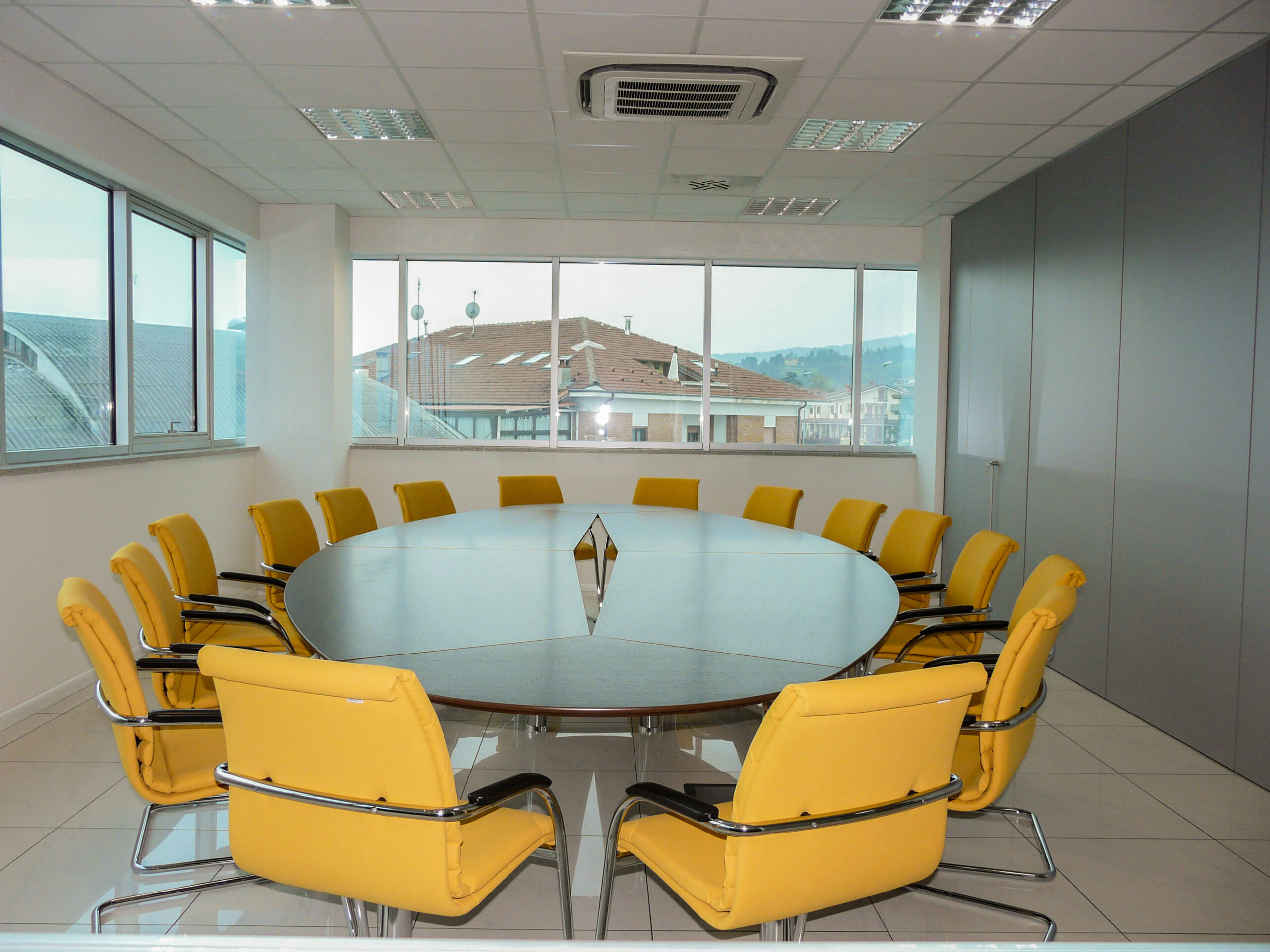 Arredamento di ambienti di lavoro ufficio aziende cuneo torino milano