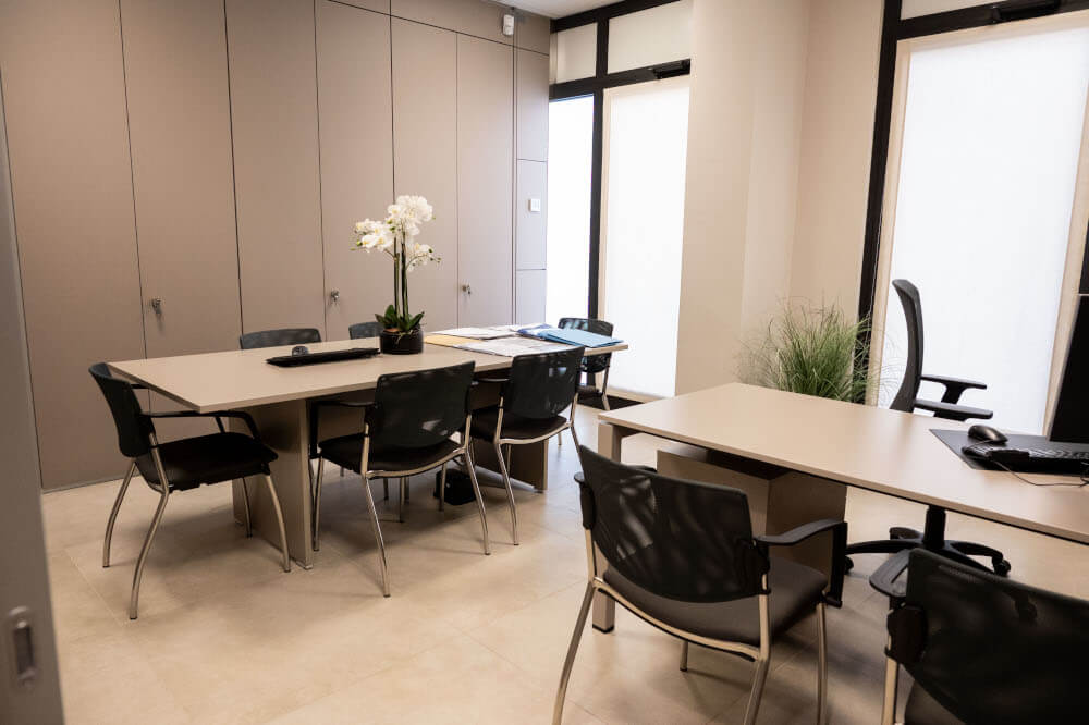 Arredamento Ufficio Mobili su Misura Cuneo scrivanie desk reception